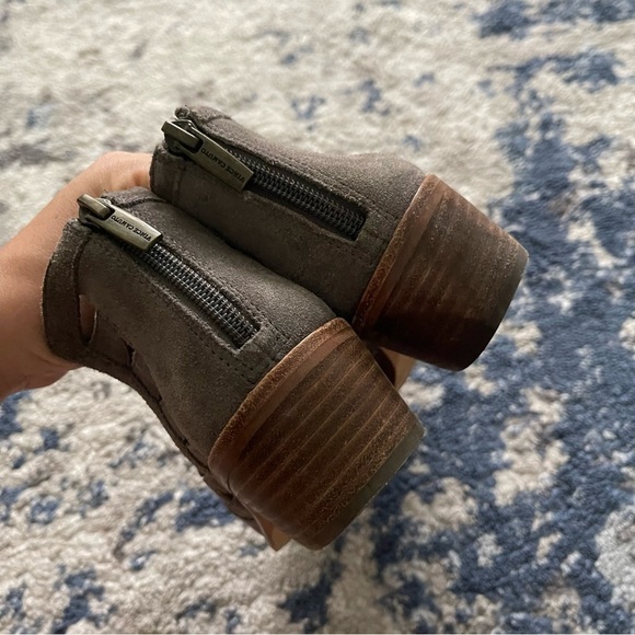 Vince Camuto Peera Cutout Ankle Bootie Boots Suede Leather Size 7 Grey - Picture 8 of 10